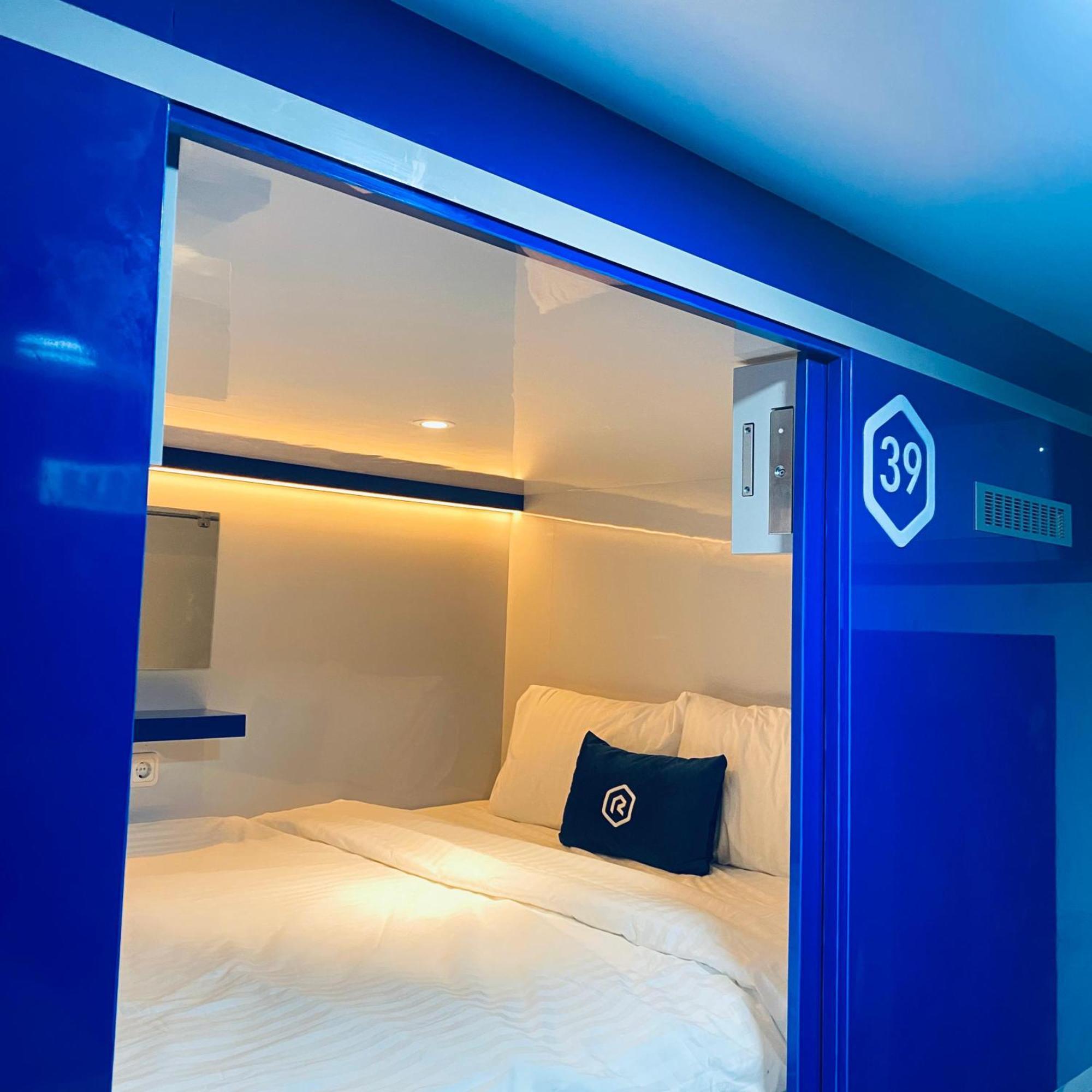 Hotel Rosalyne Sleepbox Malioboro 3 Jogyakarta Zewnętrze zdjęcie