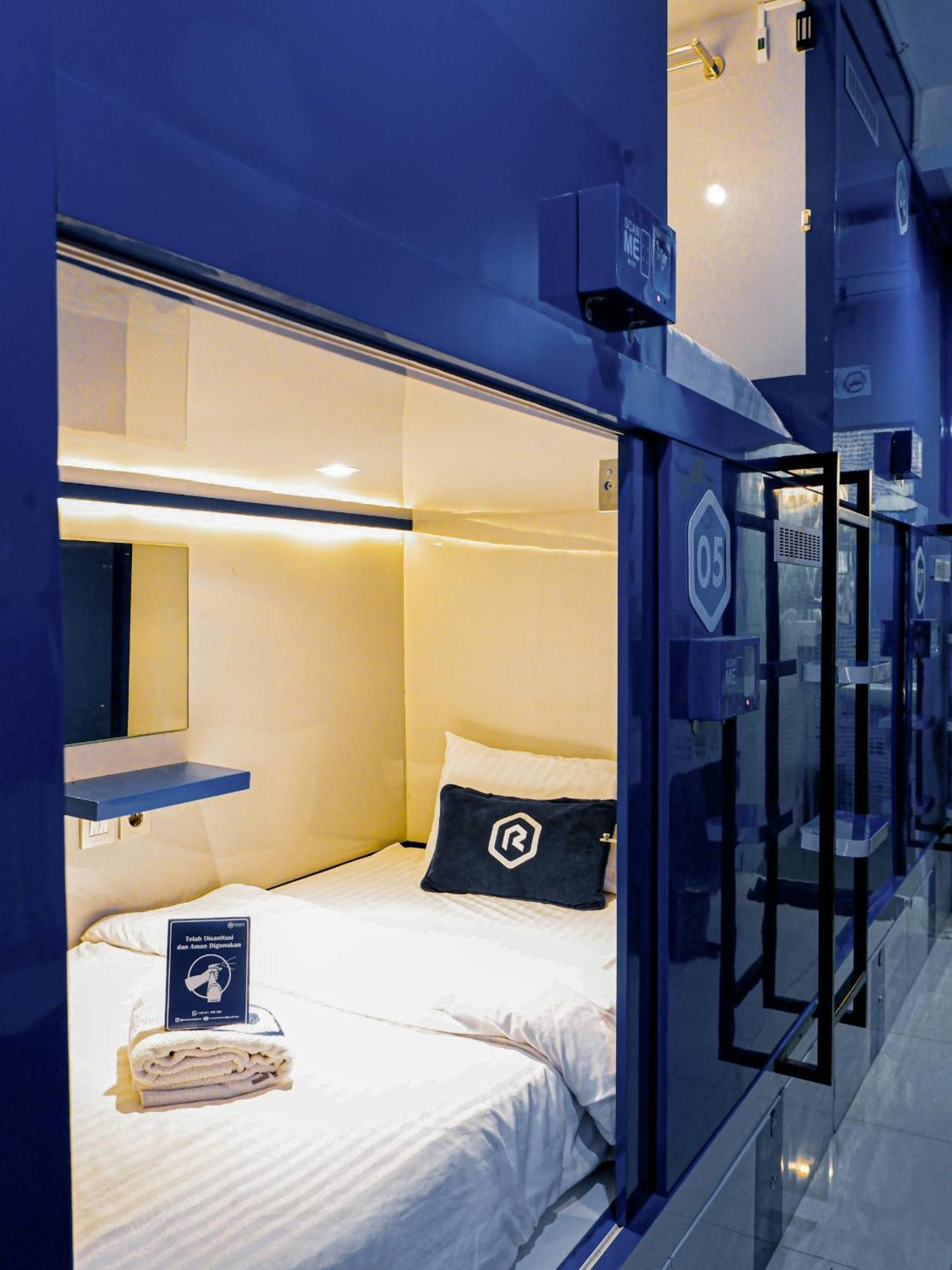 Hotel Rosalyne Sleepbox Malioboro 3 Jogyakarta Zewnętrze zdjęcie