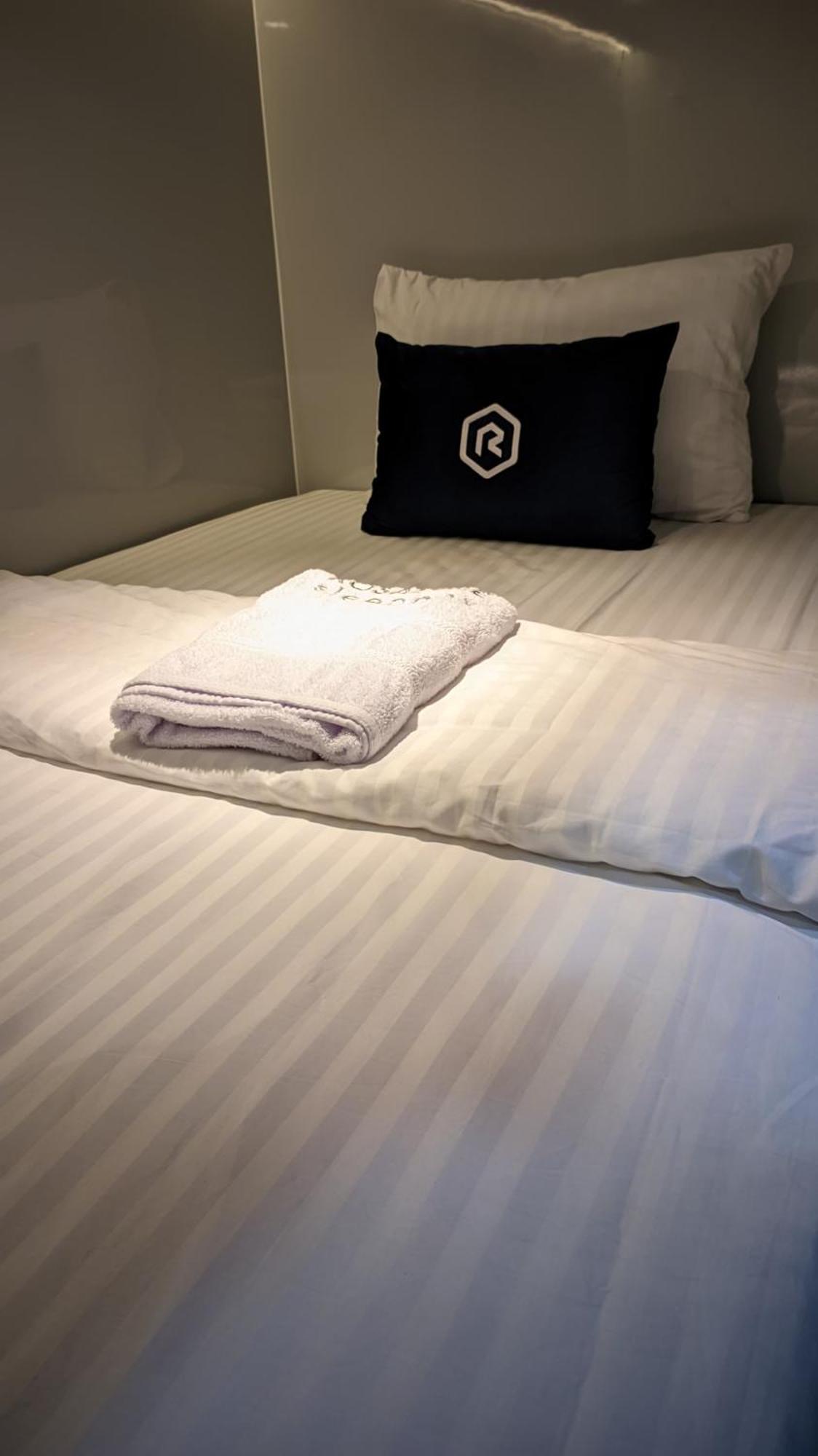Hotel Rosalyne Sleepbox Malioboro 3 Jogyakarta Zewnętrze zdjęcie
