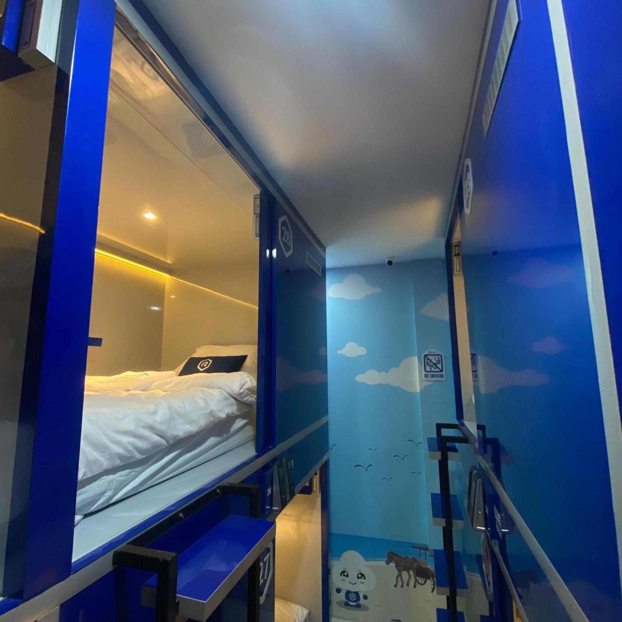 Hotel Rosalyne Sleepbox Malioboro 3 Jogyakarta Zewnętrze zdjęcie