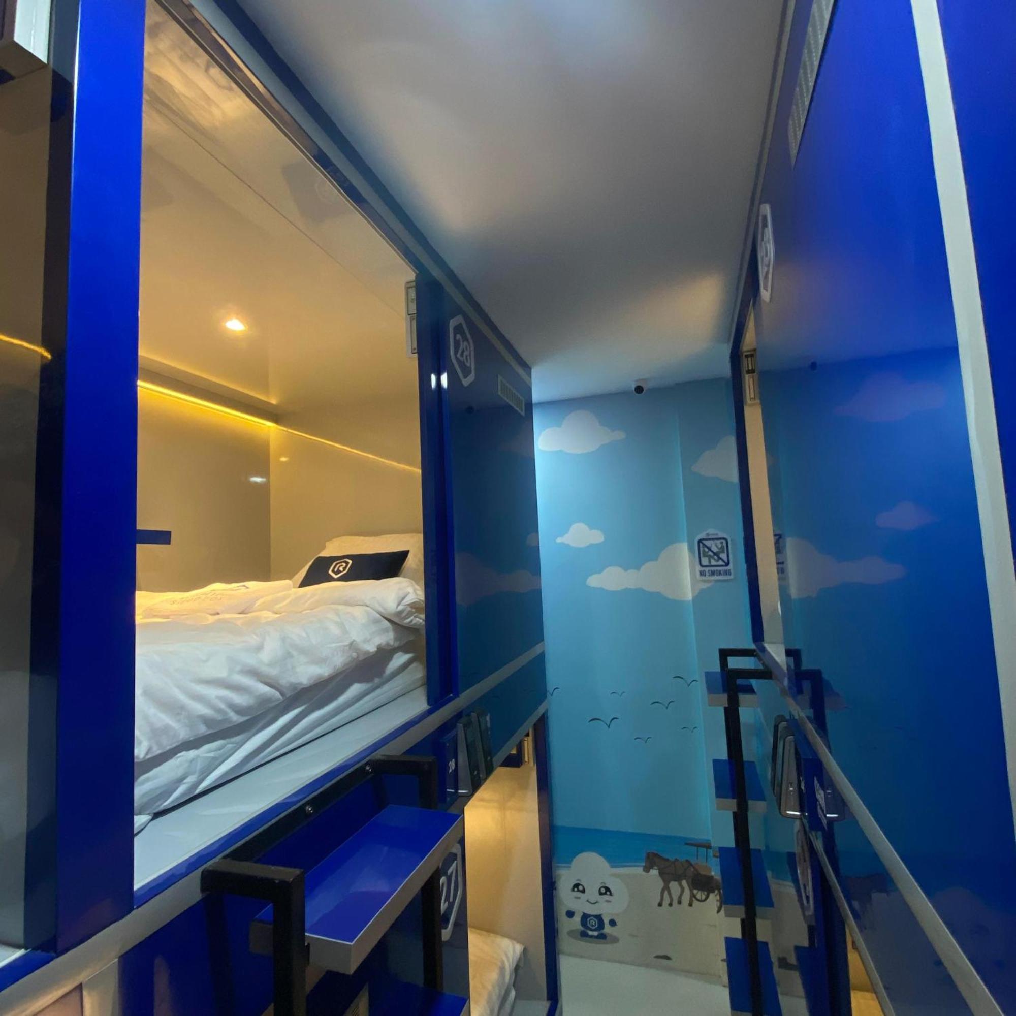 Hotel Rosalyne Sleepbox Malioboro 3 Jogyakarta Zewnętrze zdjęcie