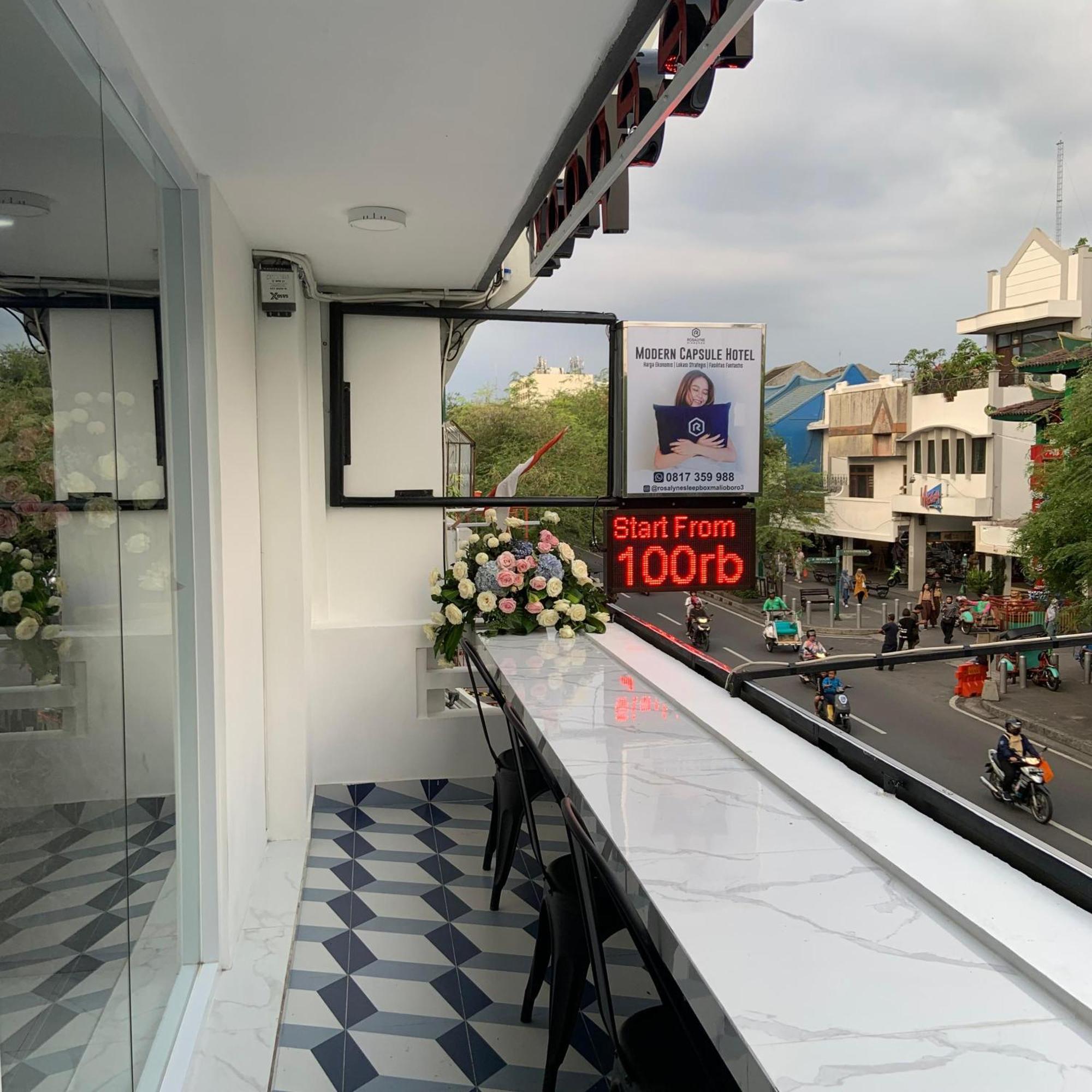 Hotel Rosalyne Sleepbox Malioboro 3 Jogyakarta Zewnętrze zdjęcie